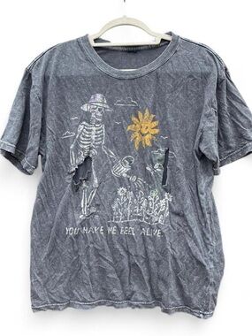 Thrashed Gray Short-Sleeve Graphic Tee with Sunflower Skeleton Print